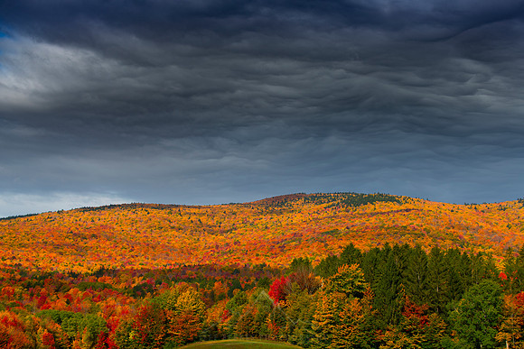 VERMONT MOUNTAINS IN AUTUMN