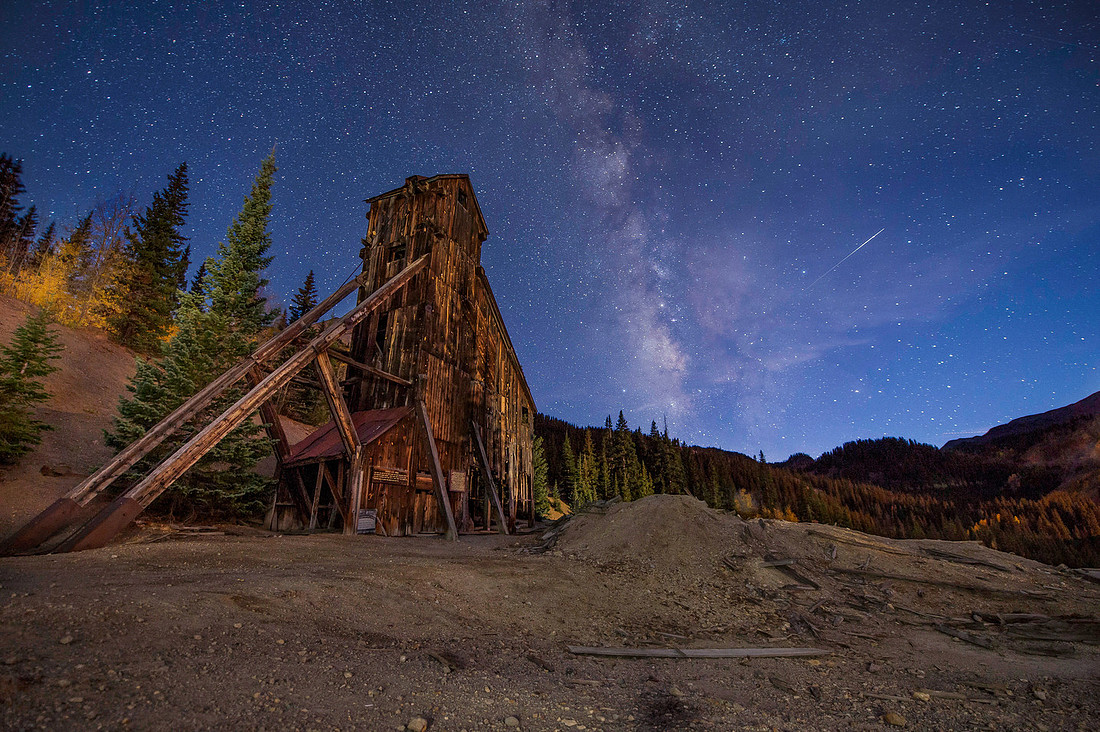 COLORADO GHOST TOWN AND MILKY WAY METEOR
