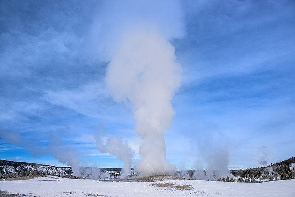 YELLOWSTONE IN WINTER