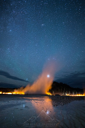 YELLOWSTONE NP | GEYSER W/ JUPITER AND ANDRTOMEDA