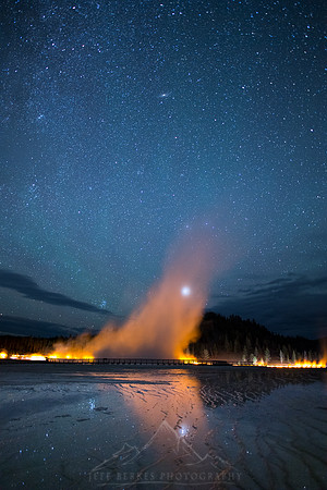 YELLOWSTONE NP | GEYSER W/ JUPITER AND ANDRTOMEDA