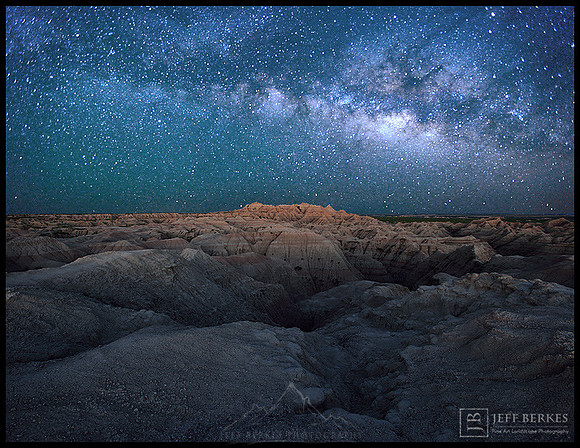 BADLANDS MILKYWAY NIGHTSCAPE
