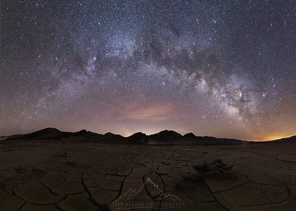 DEATH VALLEY NATIONAL PARK | MILKY WAY RAINBOW OVER MUDCRACKS