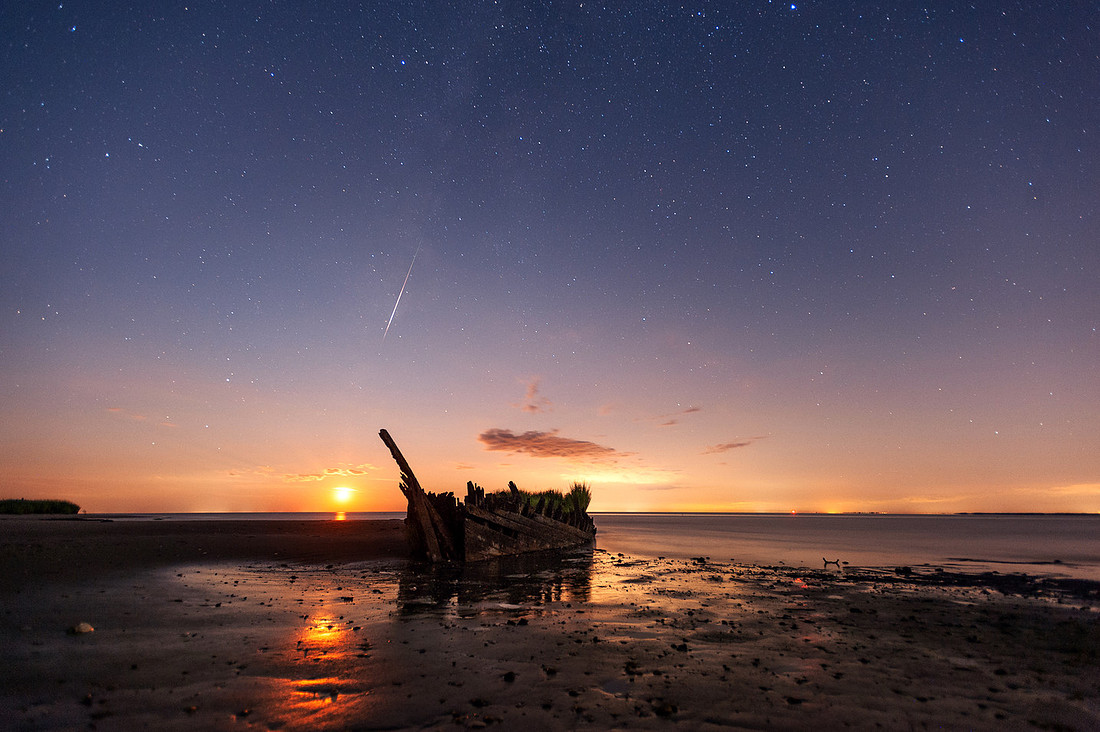 PERSEID METEOR OVER A SHIPWRECK | 2019