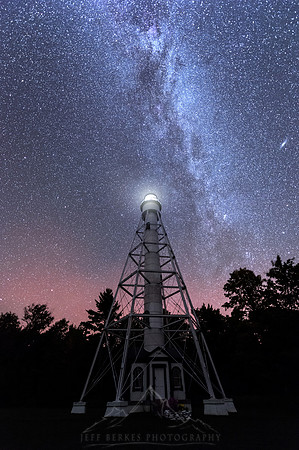 MIGHIGAN ISLAND LIGHTHOUSE AND AURORA BOREALIS