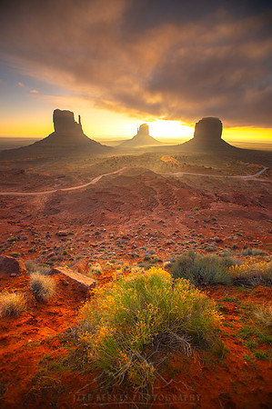 STORMY SUNRISE | MONUMENT VALLEY