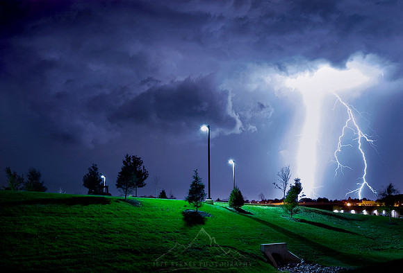 TORNADO BOLT